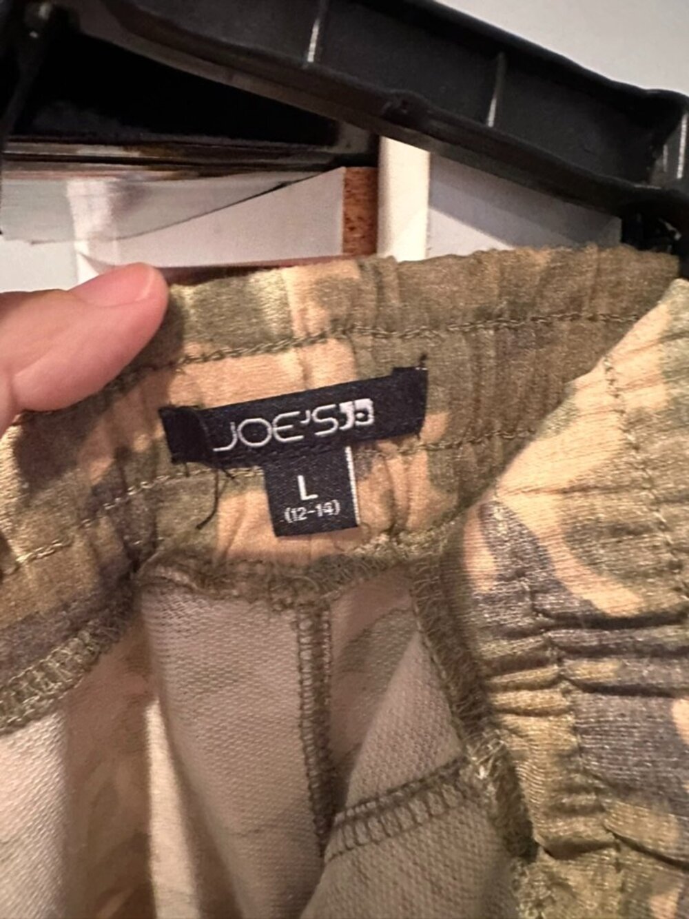 Joe's camo shorts never worn size large